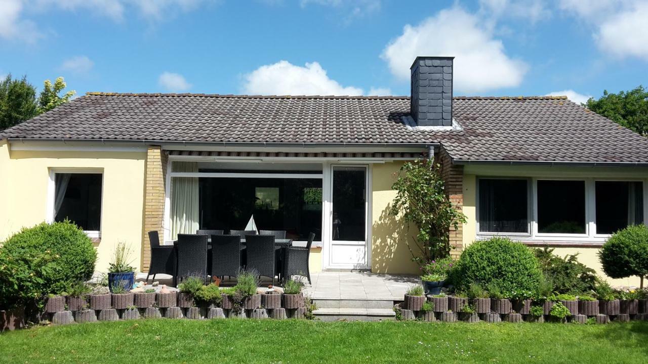 Ferienhaus "Achtern Diek" Busum Exterior photo